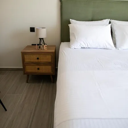 Ampotis Luxury By The Sea *